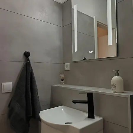 Apartment Business Mit Neuem Bad / Wlan / Smart-tv / Kueche *